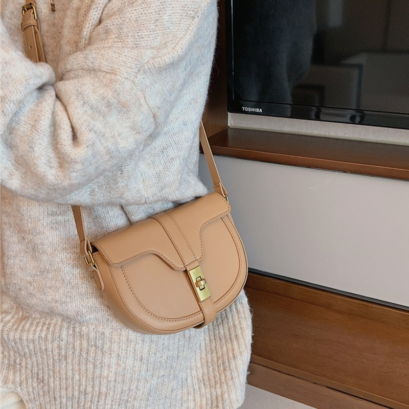 Kukombo Twist Lock Saddle Bag, Women's Fashion Crossbody