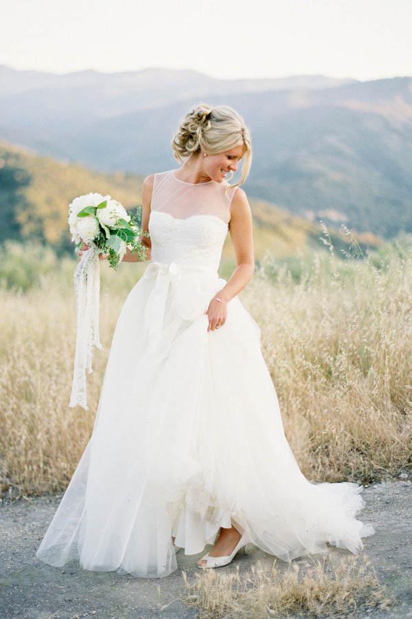 Elegant A-Line Tulle Vintage Outdoor Wedding Dress - Ivory APW0114
