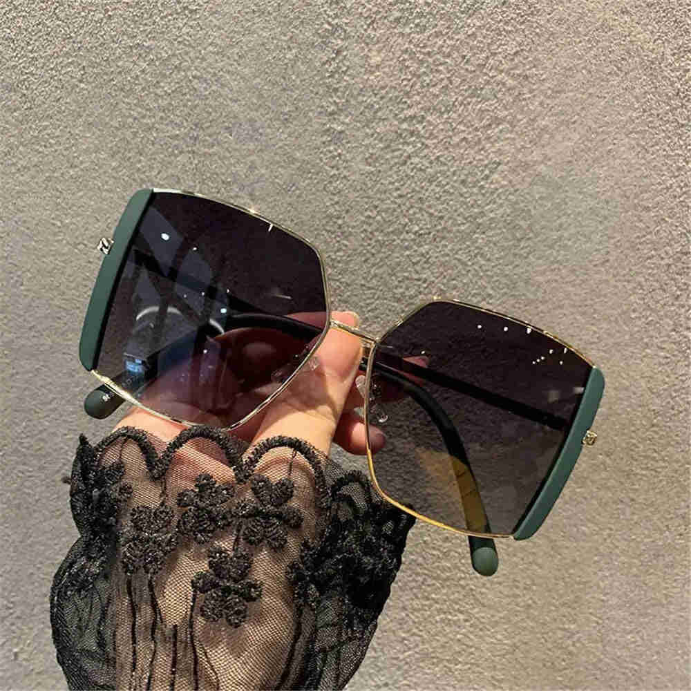 Vintage Chic Oversized Square Sunglasses for Women