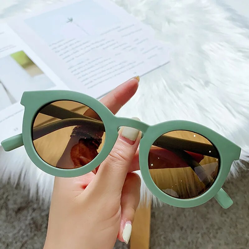 Stylish Green Retro Round Sunglasses for Men & Women