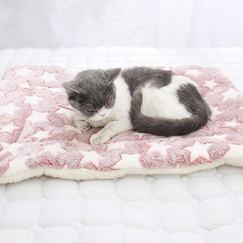Cozy Pet Fleece Mat for Small Dogs and Cats - Soft & Warm Paw Print Design