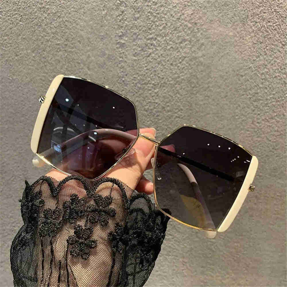 Vintage Chic Oversized Square Sunglasses for Women