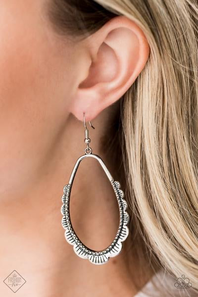 Malibu Chic - August 2020 Paparazzi Accessory Set