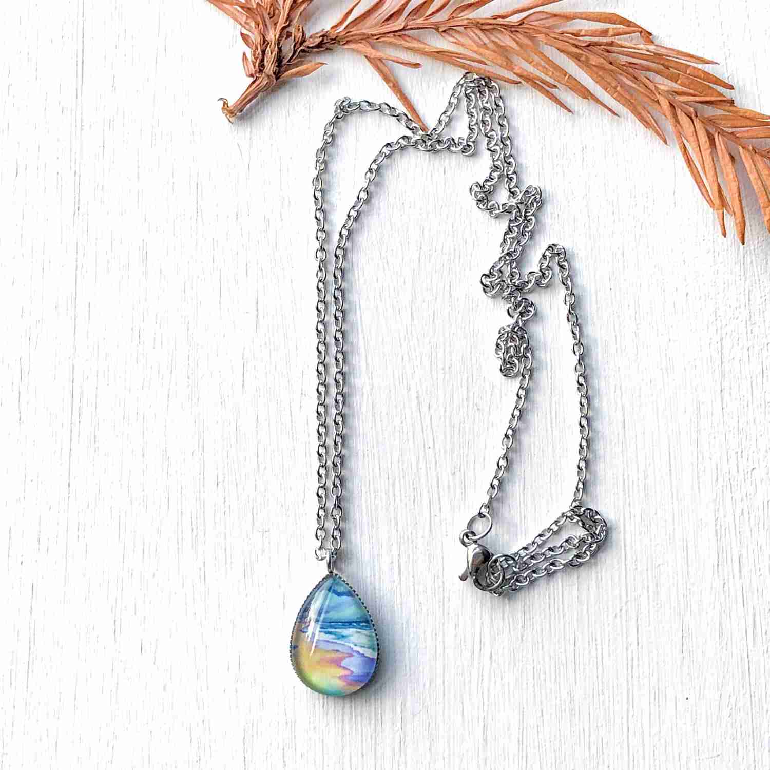 Handcrafted Artwork Pendant Necklace Set