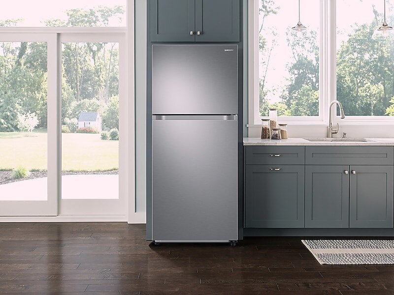 Samsung RT21M6215SR 21 Cu. Ft. Top Freezer Refrigerator with FlexZone™, Ice Maker, and Twin Cooling Plus™