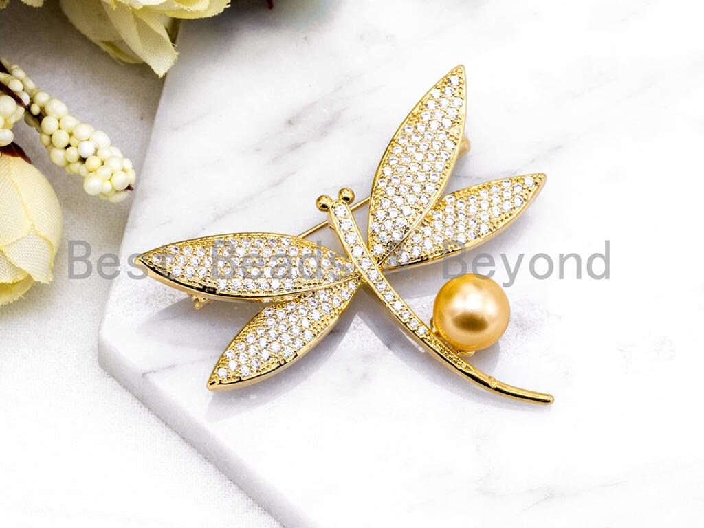 Glamorous Gold-Plated Dragonfly Brooch with 10mm Shell Pearl