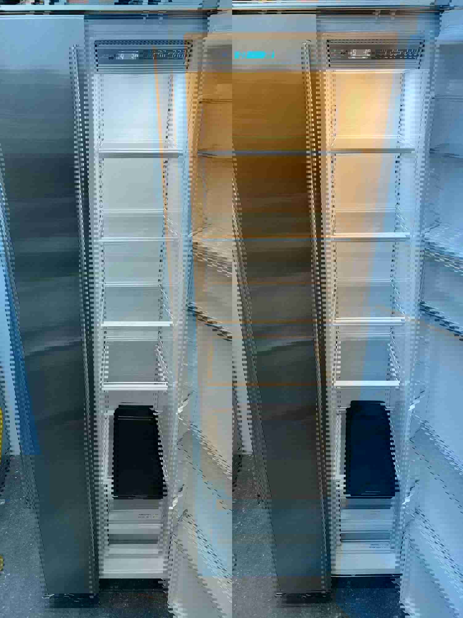 Subzero 661/S 36 Inch Built-In Side by Side Refrigerator with Ice Maker