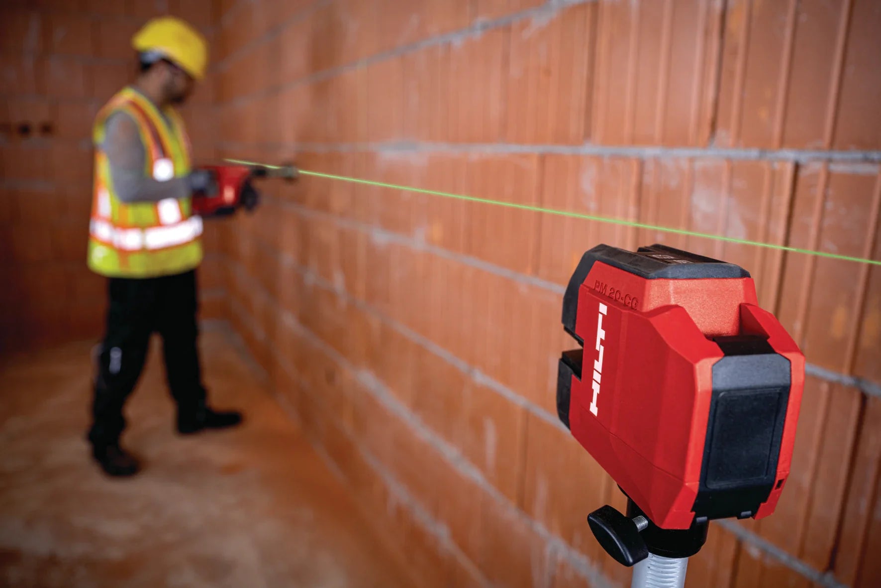 PM 20-CG Green Beam Cross Line Laser Level with 2 Lines and 5 Points