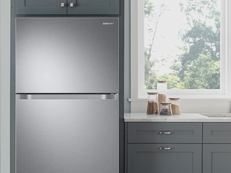 Samsung RT21M6215SR 21 Cu. Ft. Top Freezer Refrigerator with FlexZone™, Ice Maker, and Twin Cooling Plus™