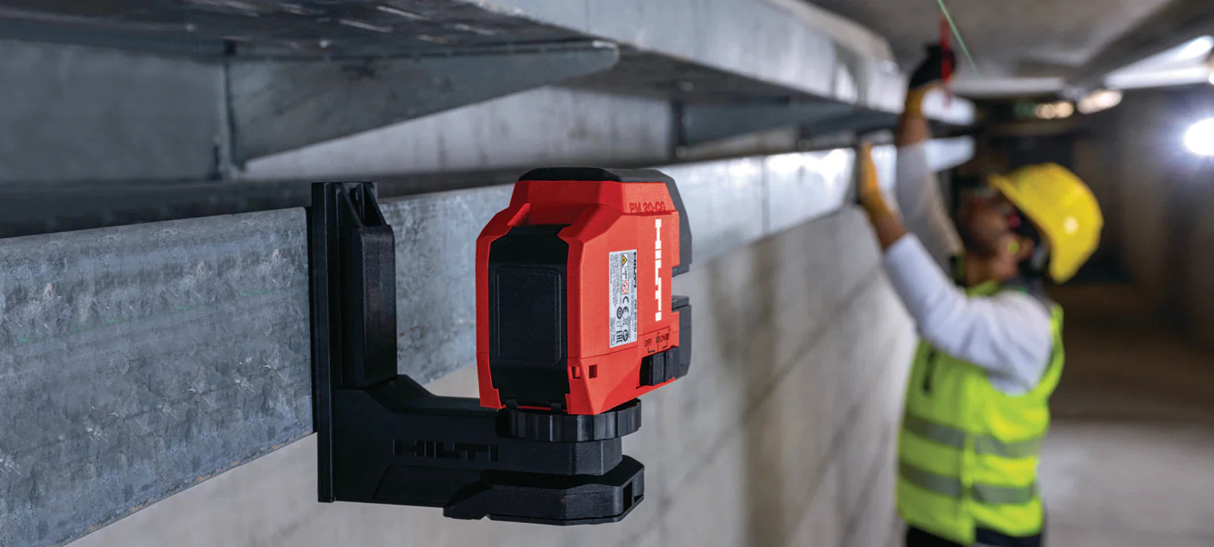 PM 20-CG Green Beam Cross Line Laser Level with 2 Lines and 5 Points