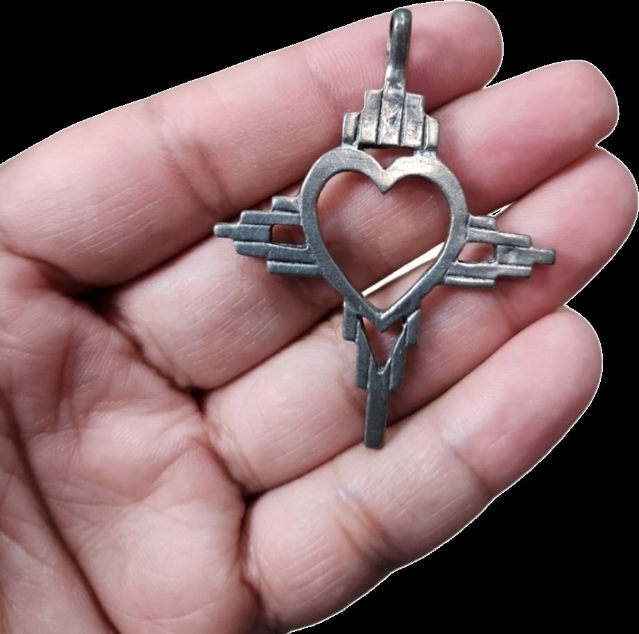 90s Vintage Silver Toned Zia Heart Pendant Necklace