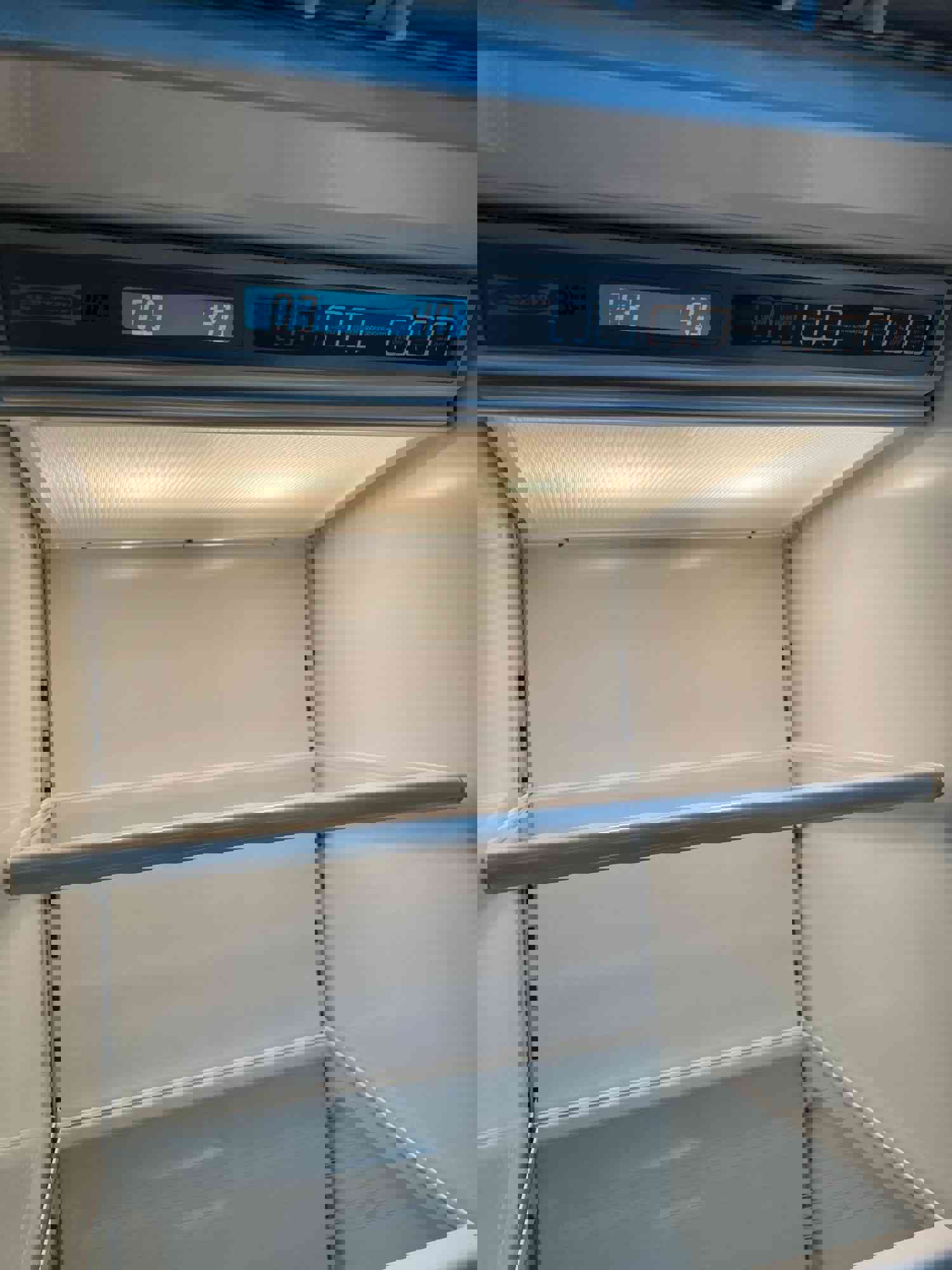 Subzero 661/S 36 Inch Built-In Side by Side Refrigerator with Ice Maker
