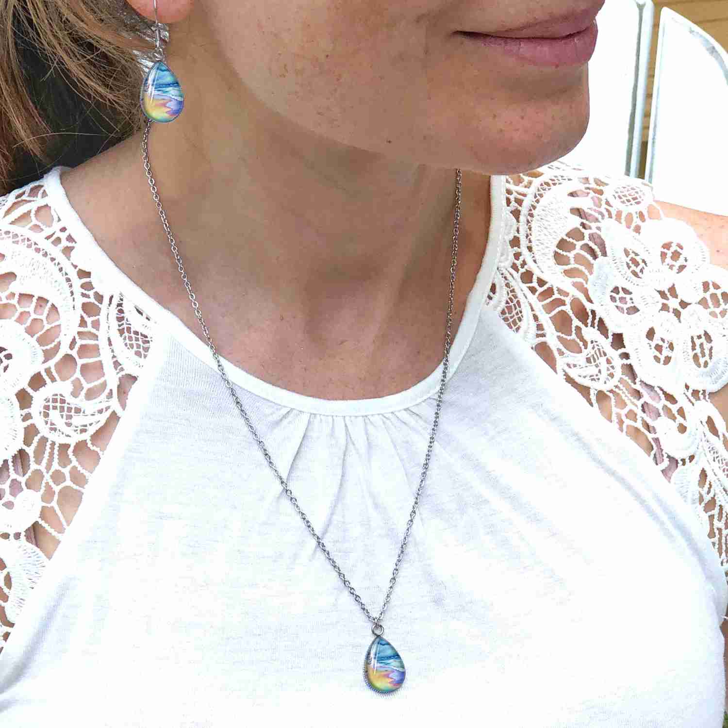 Handcrafted Artwork Pendant Necklace Set