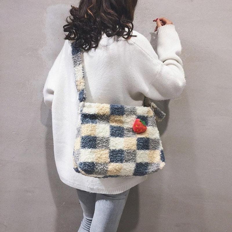 Women's Winter Fashionable Large-Capacity Lattice Bag