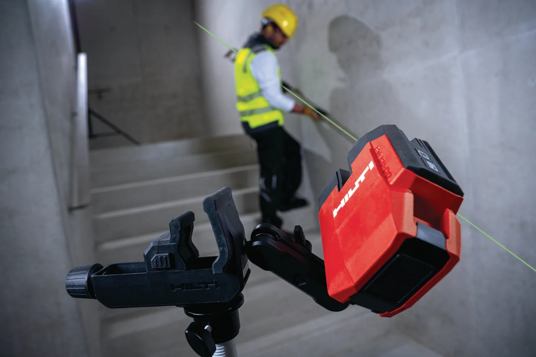 PM 20-CG Green Beam Cross Line Laser Level with 2 Lines and 5 Points