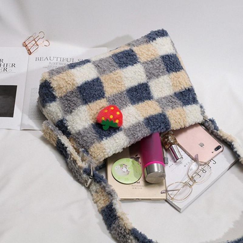 Women's Winter Fashionable Large-Capacity Lattice Bag