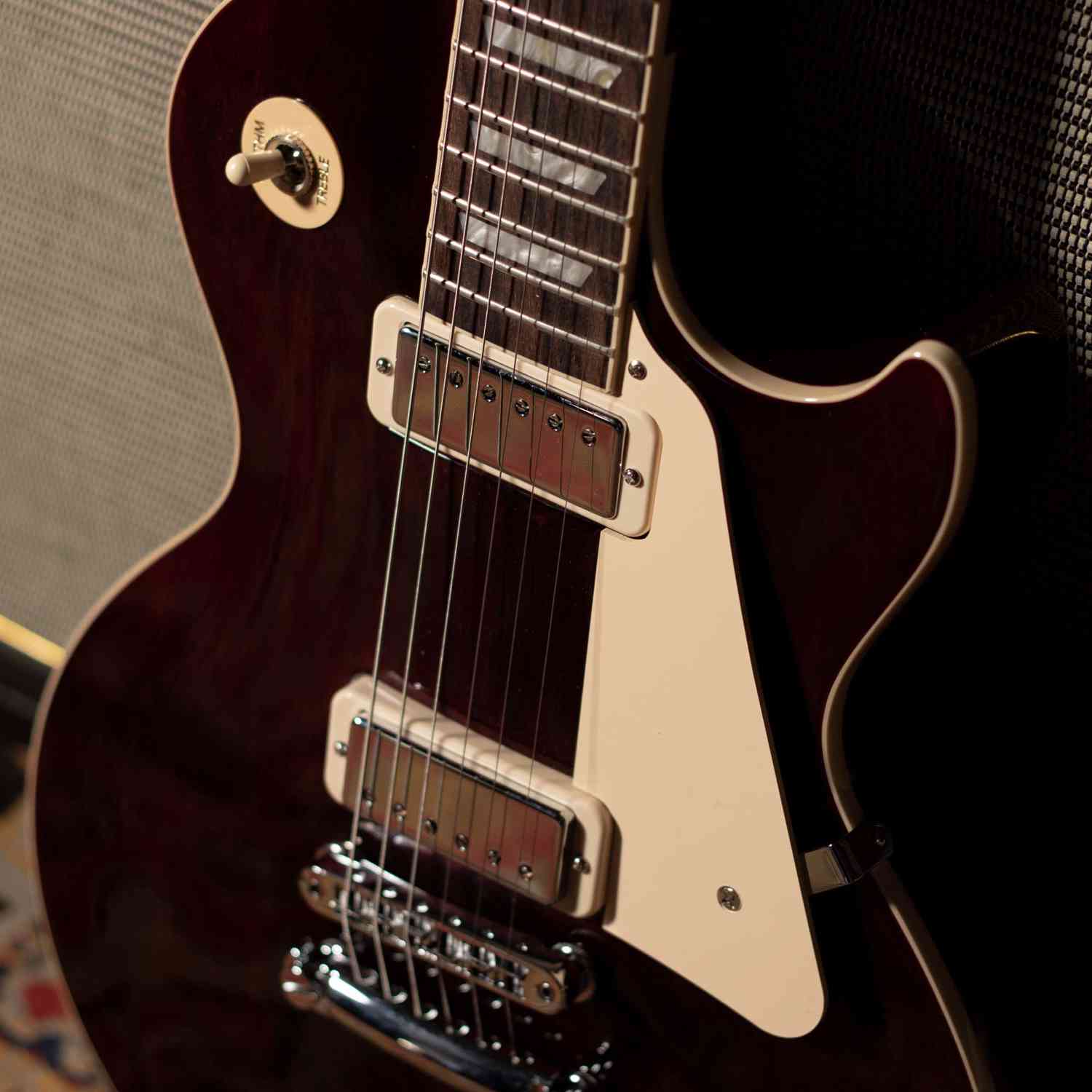 Gibson Les Paul 70s Deluxe Wine Red Electric Guitar with Hard Shell Case