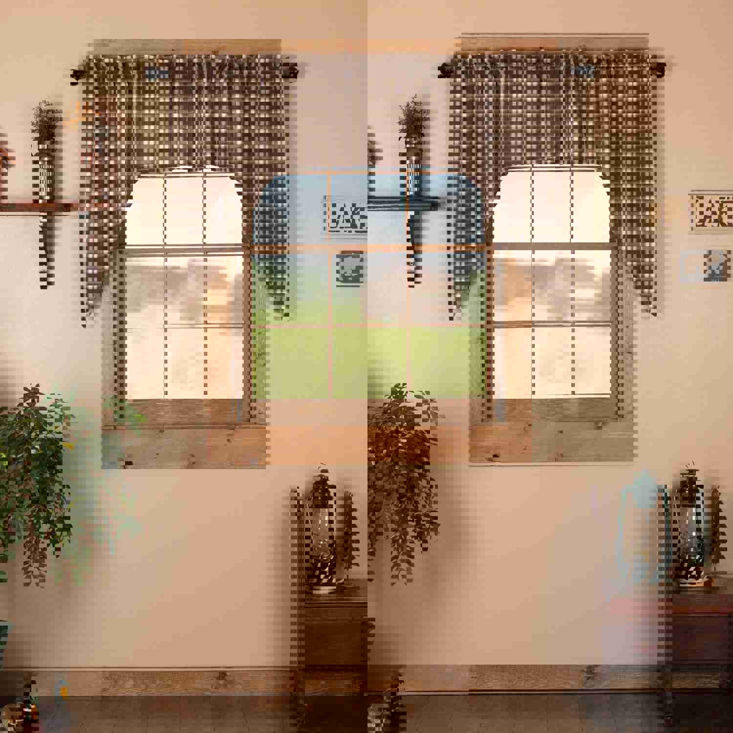 Elegant Rustic Window Swag Set with Traditional Plaid