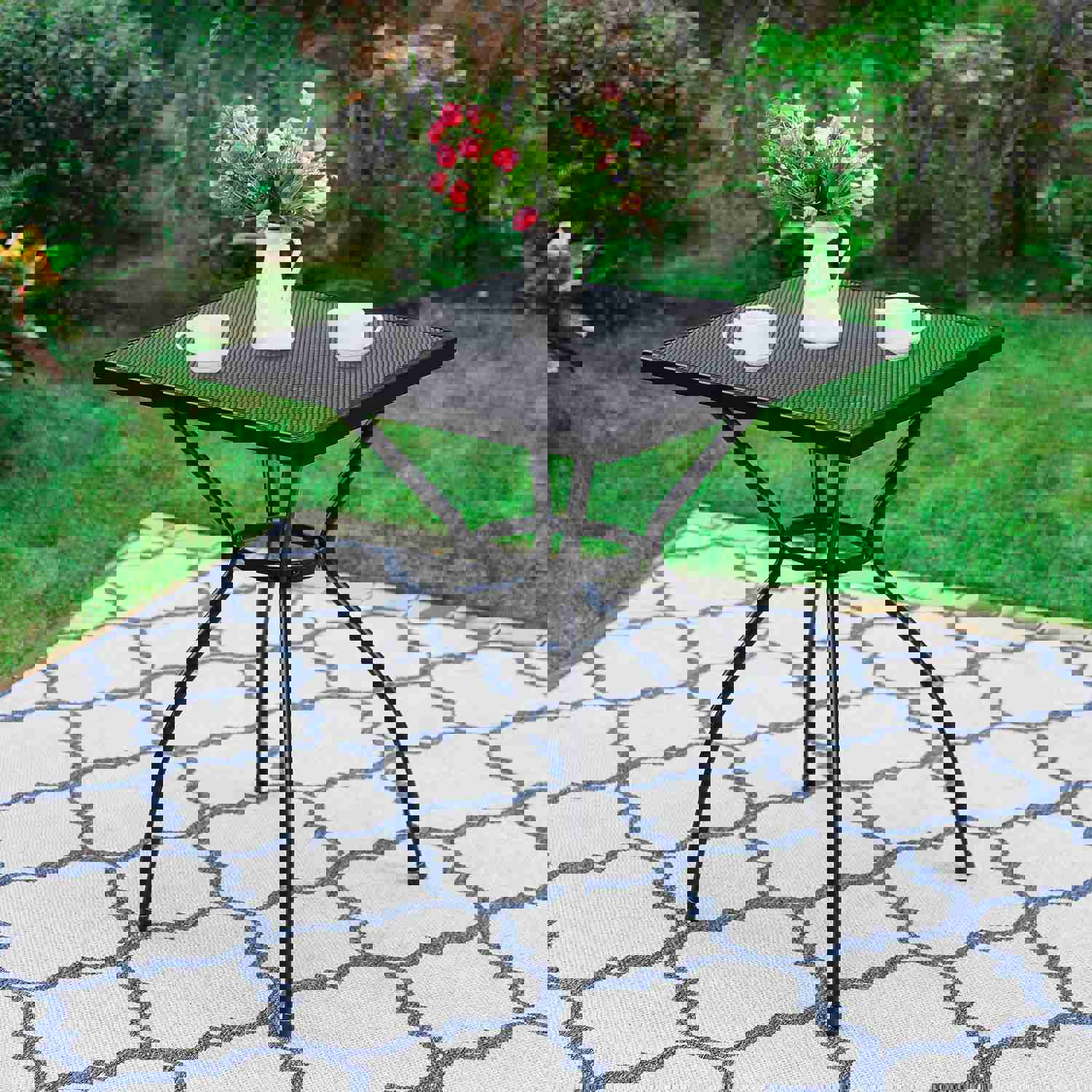 Stylish Mesh Design Outdoor Steel Square Bistro Table