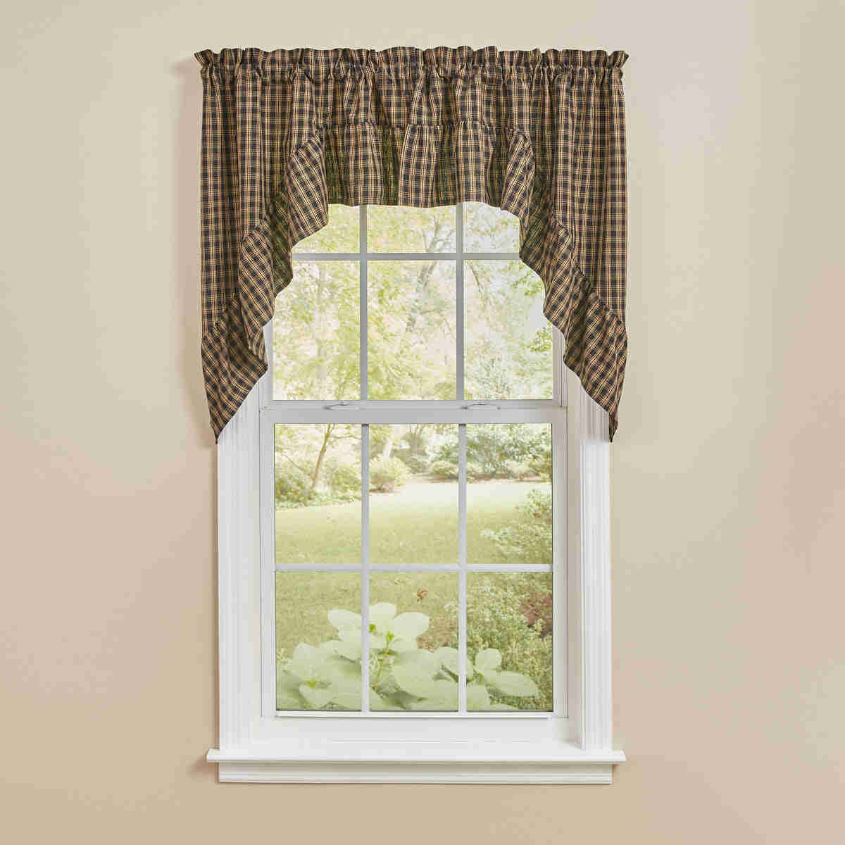 Sturbridge Plaid Ruffle Swag - Black & Farmhouse Tan