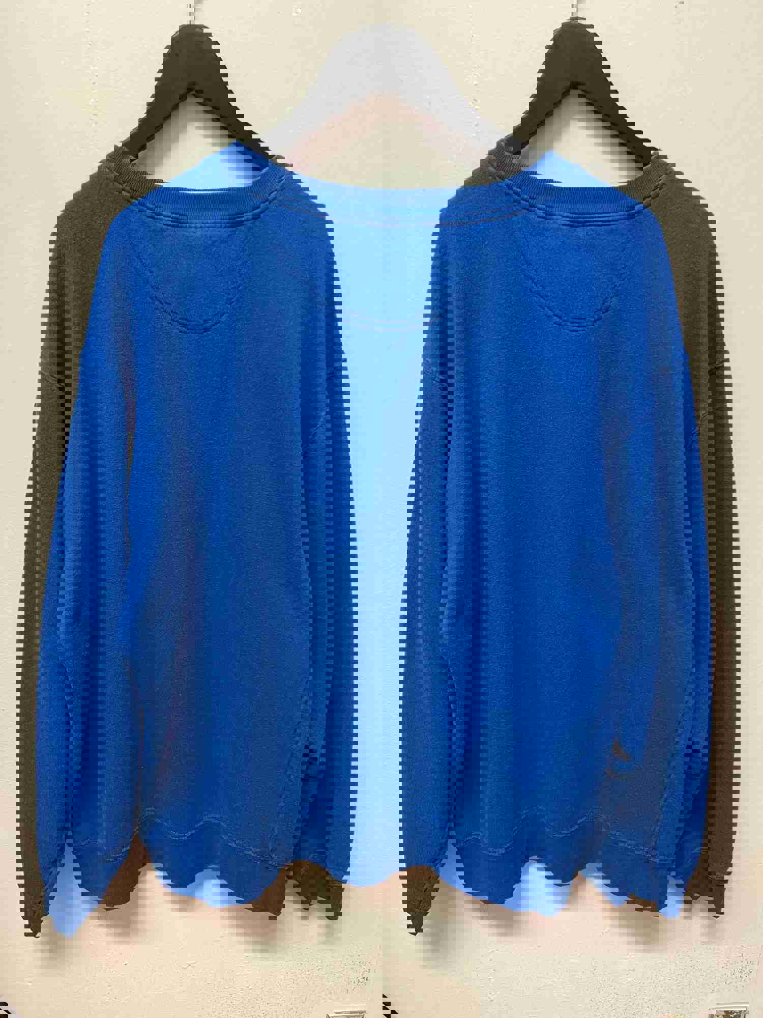 University of Kentucky Wildcats Embroidered Crewneck Sweatshirt - Size XL
