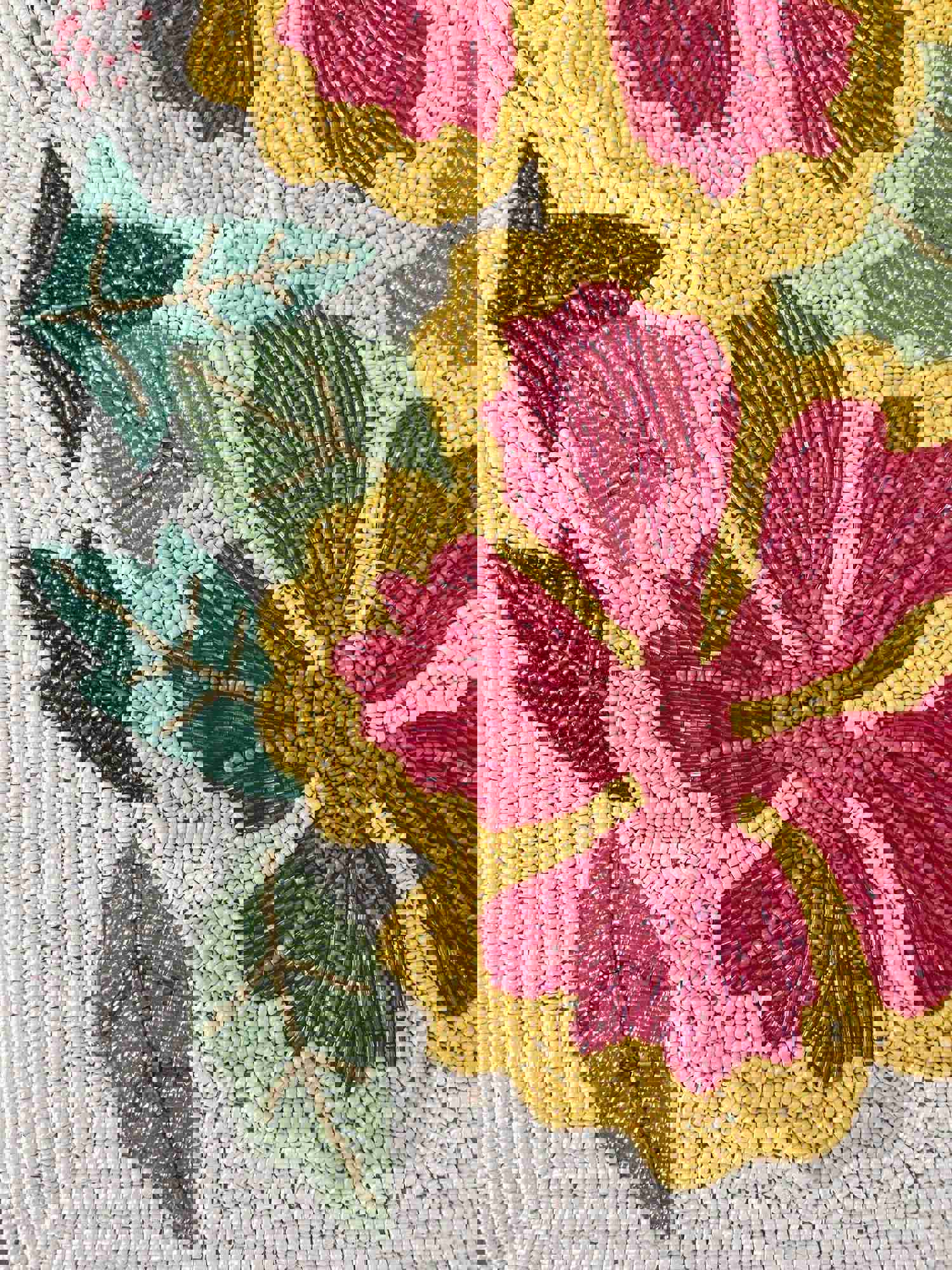 Exquisite Hibiscus Flower Beaded Table Runner