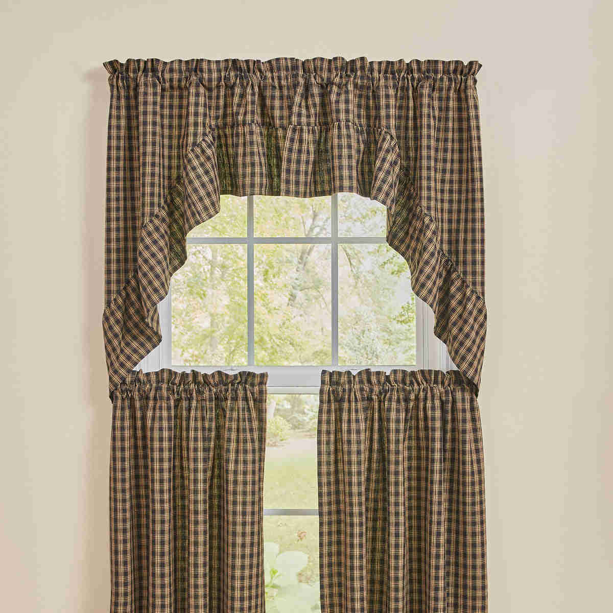 Sturbridge Plaid Ruffle Swag - Black & Farmhouse Tan