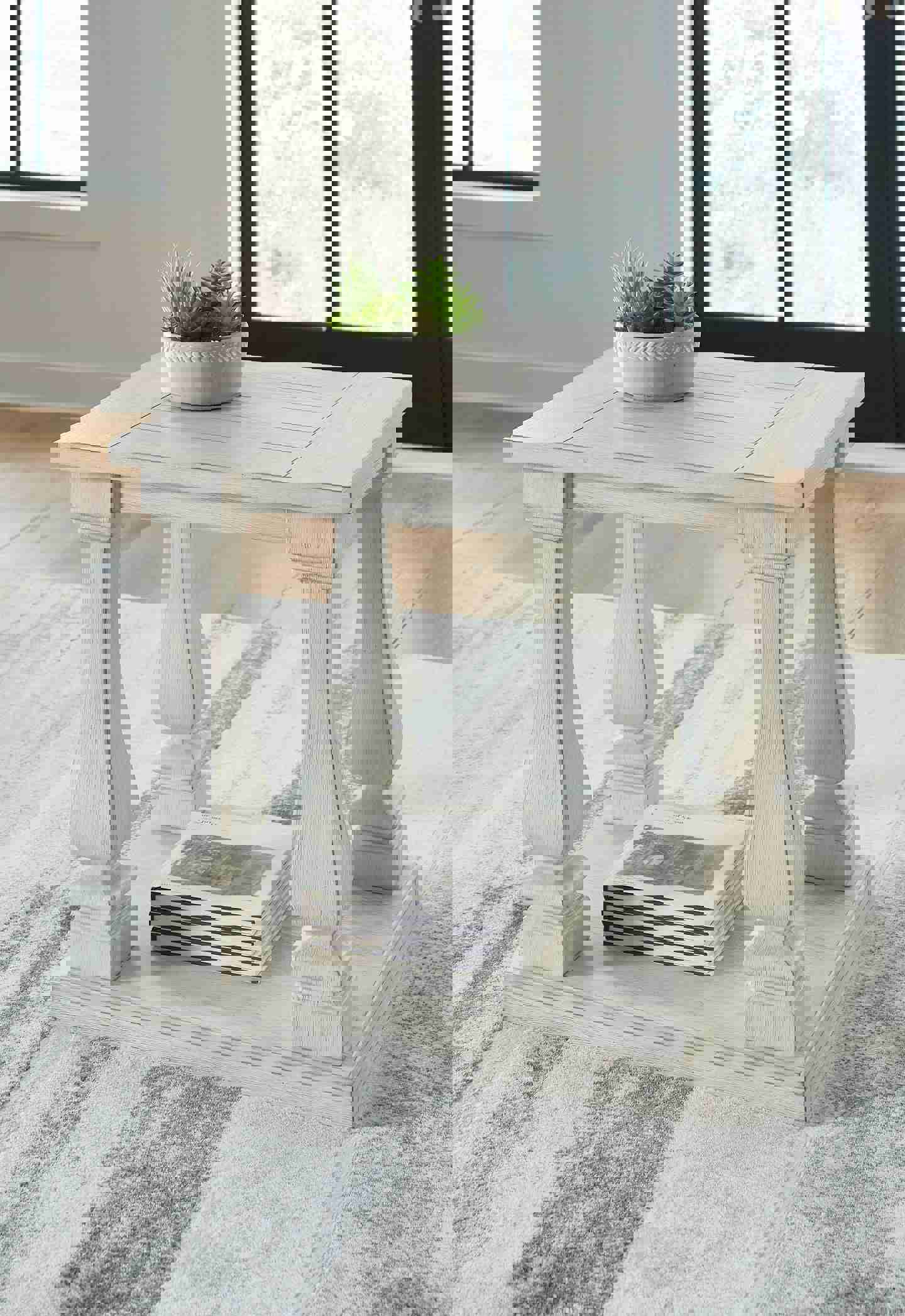 Elegant Traditional Arlendyne Rectangular End Table