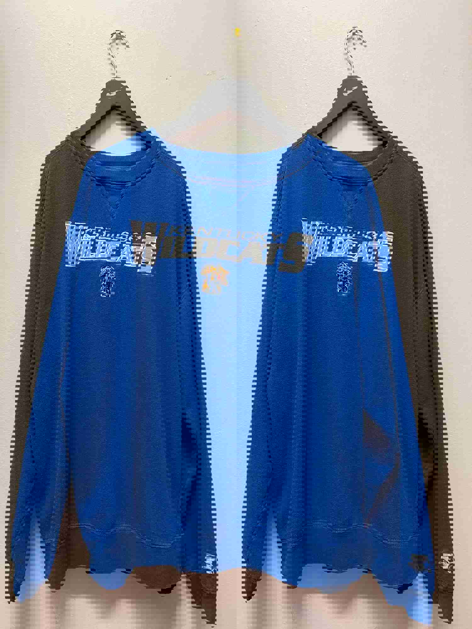 University of Kentucky Wildcats Embroidered Crewneck Sweatshirt - Size XL