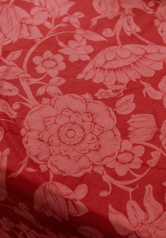 Elegant Red Flower Pattern Tablecloth for Dining and Special Events