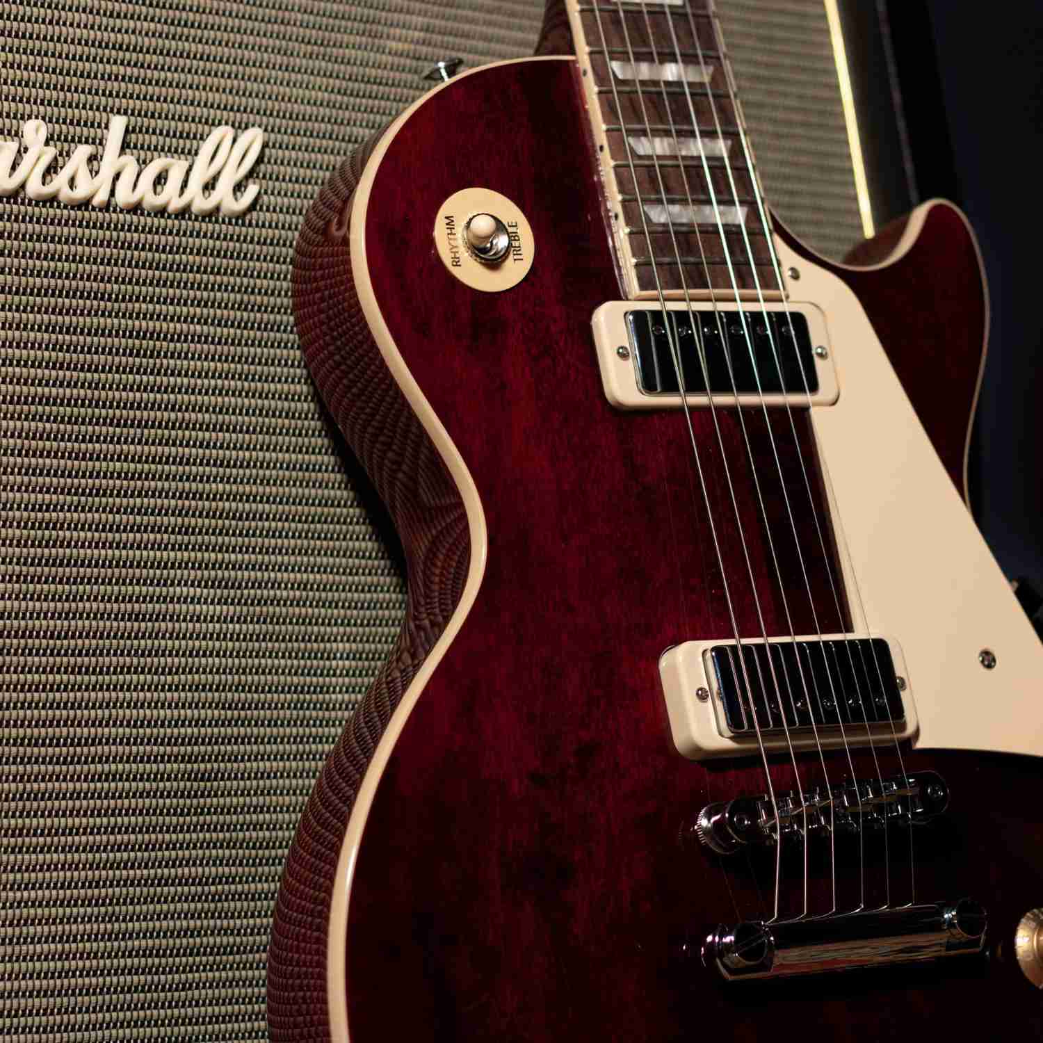 Gibson Les Paul 70s Deluxe Wine Red Electric Guitar with Hard Shell Case