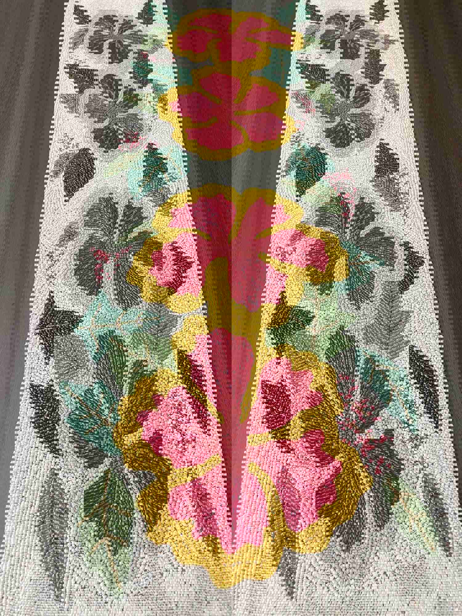 Exquisite Hibiscus Flower Beaded Table Runner