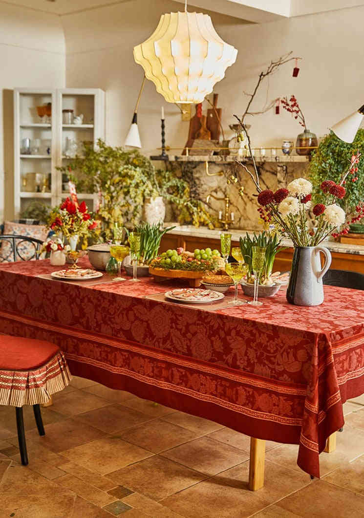Elegant Red Flower Pattern Tablecloth for Dining and Special Events
