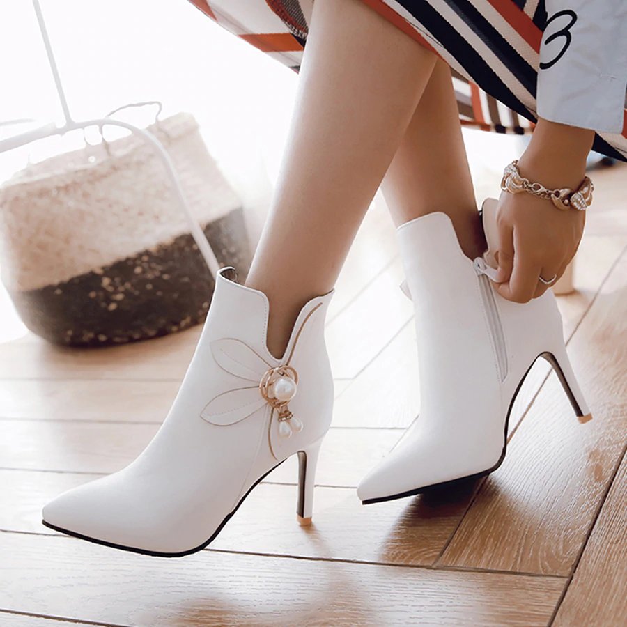 Stylish Women's Winter Ankle Boots with Decorative Flower