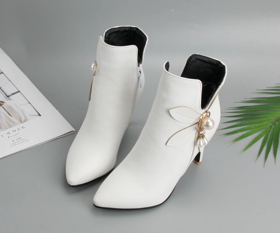 Stylish Women's Winter Ankle Boots with Decorative Flower