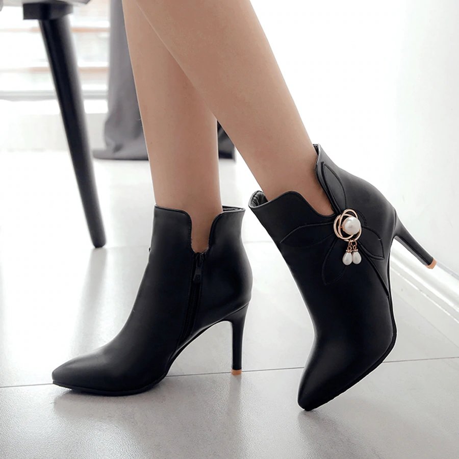 Stylish Women's Winter Ankle Boots with Decorative Flower