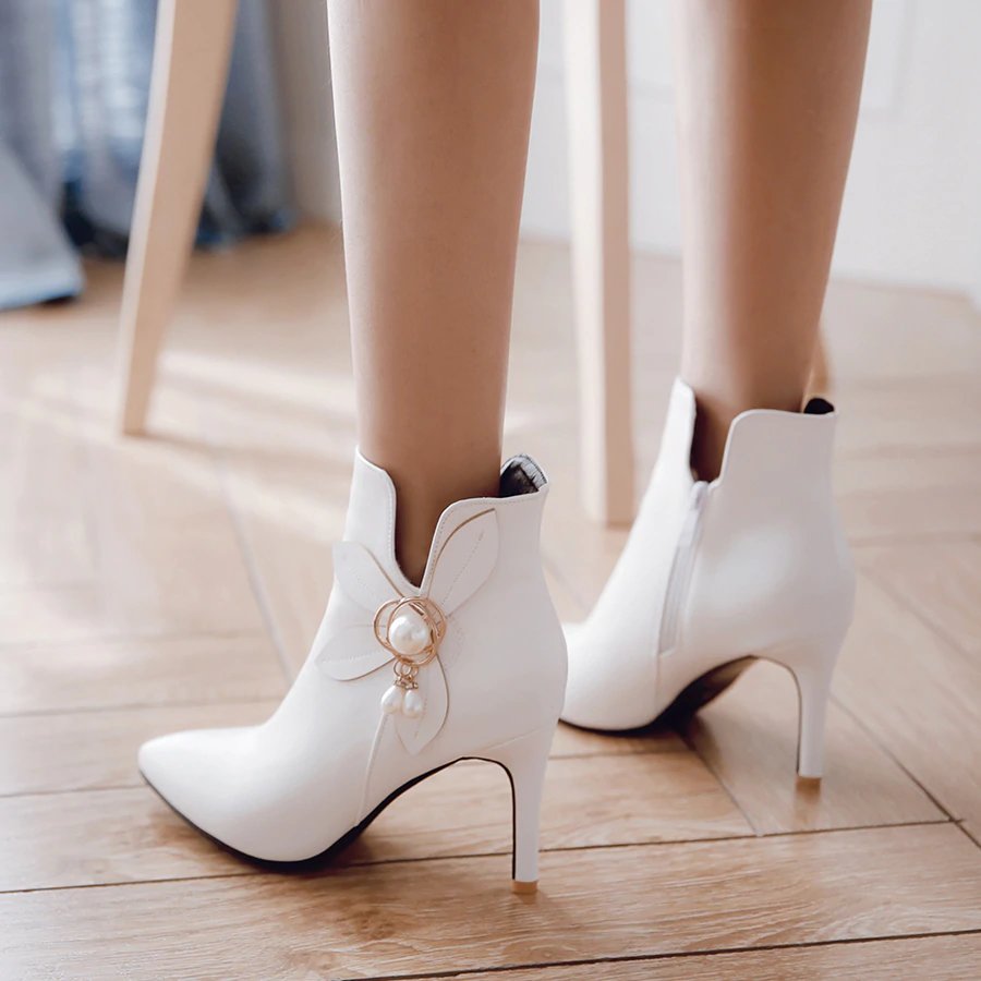 Stylish Women's Winter Ankle Boots with Decorative Flower