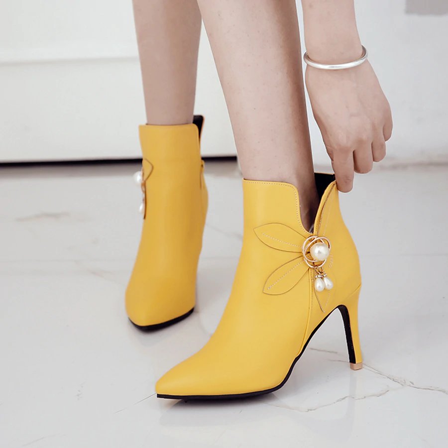 Stylish Women's Winter Ankle Boots with Decorative Flower