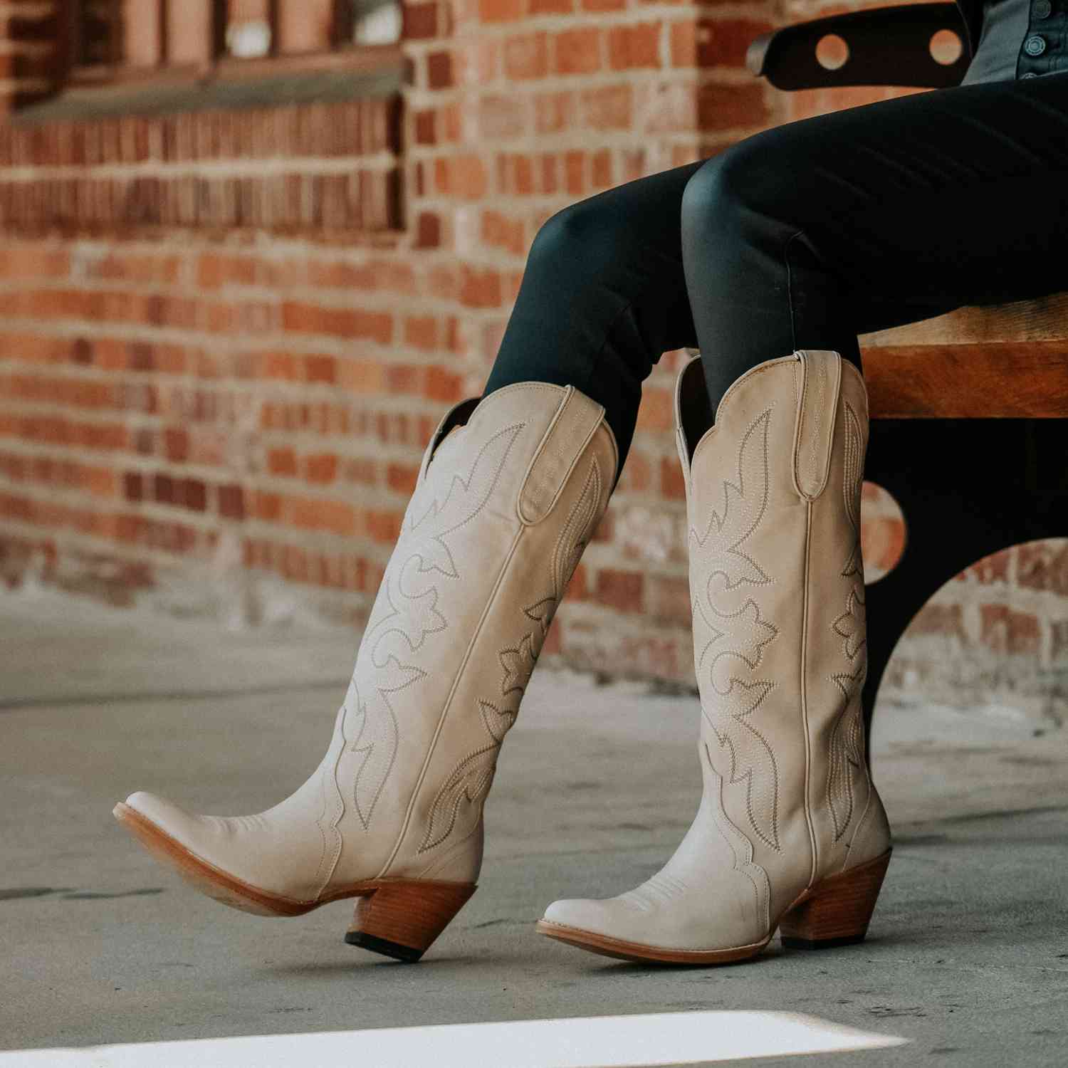 Ariat Women's Belinda Stretch Fit Western Boot - Bone