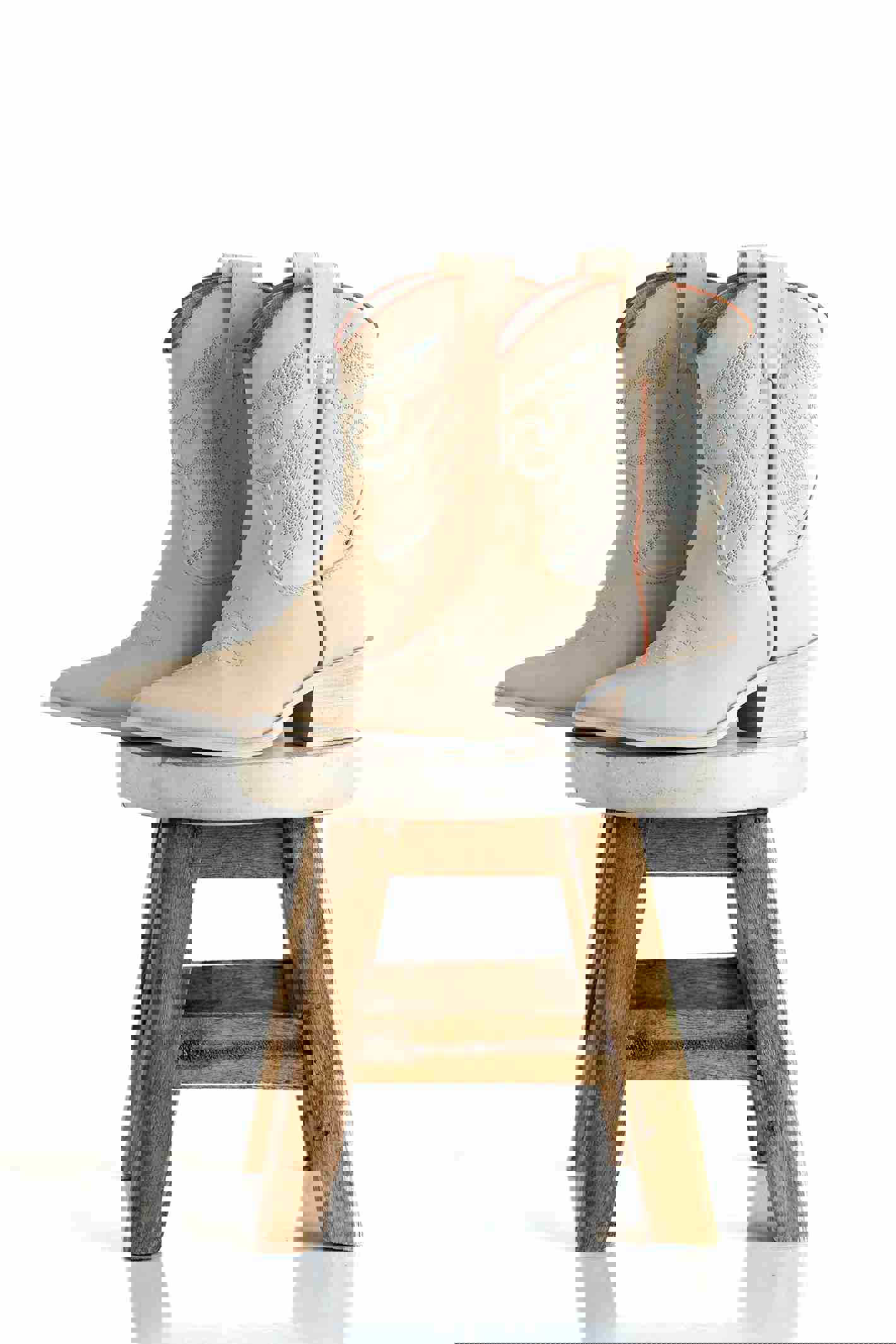 Zahara Cream Cowgirl Boots - Comfortable & Stylish for Spring Concerts