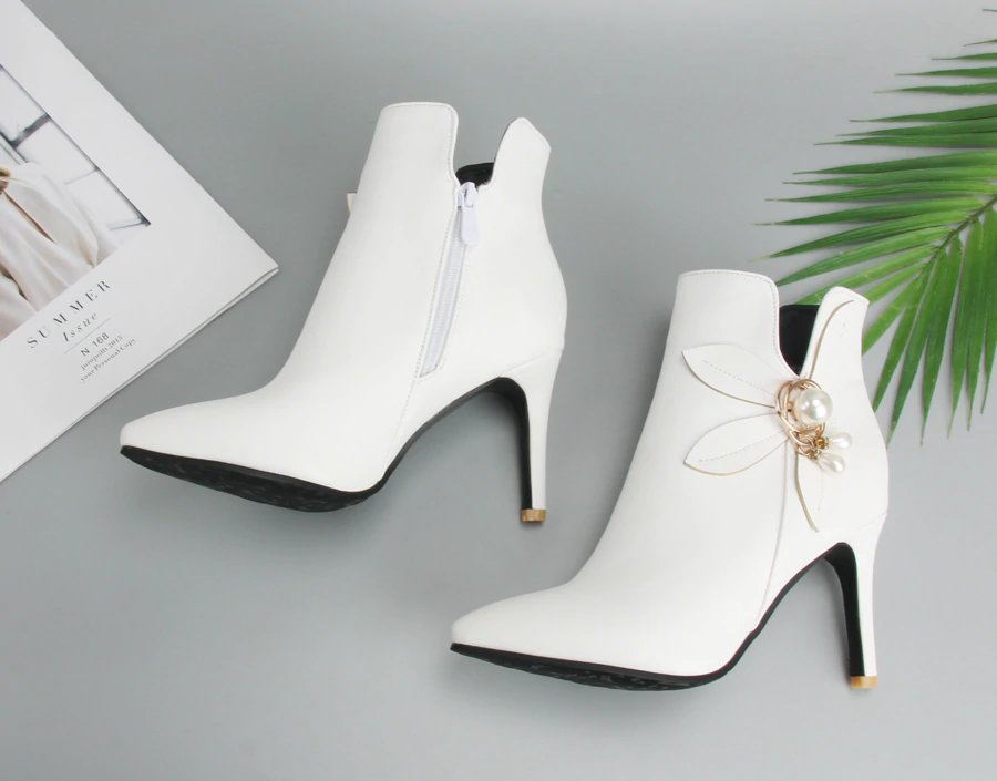 Stylish Women's Winter Ankle Boots with Decorative Flower