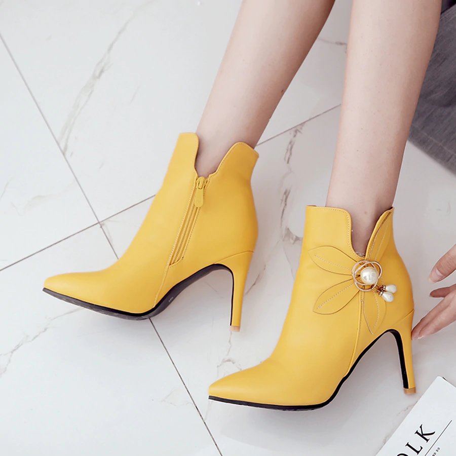 Stylish Women's Winter Ankle Boots with Decorative Flower