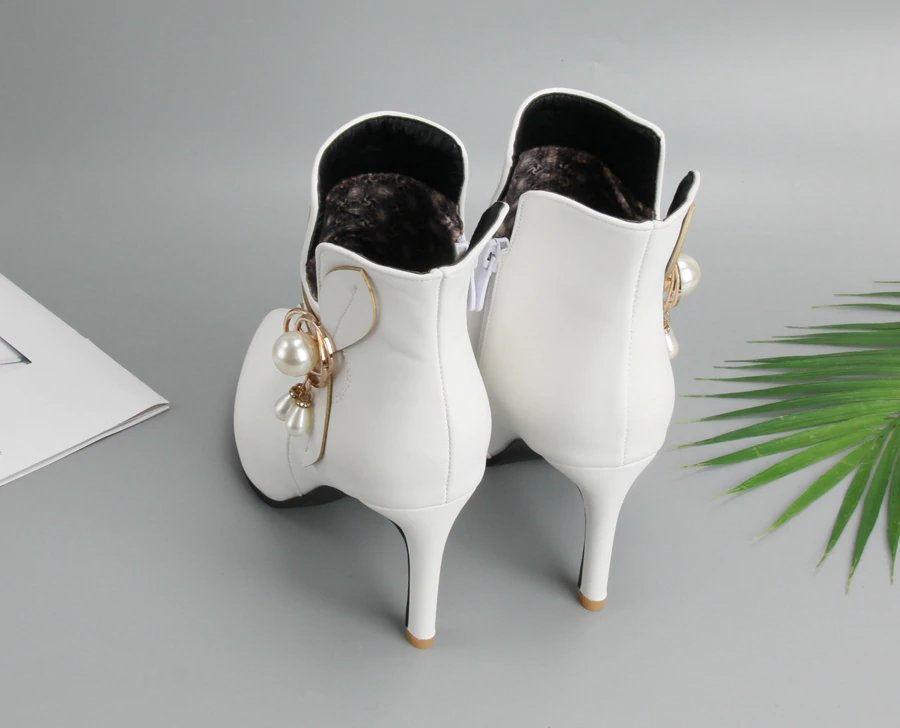 Stylish Women's Winter Ankle Boots with Decorative Flower