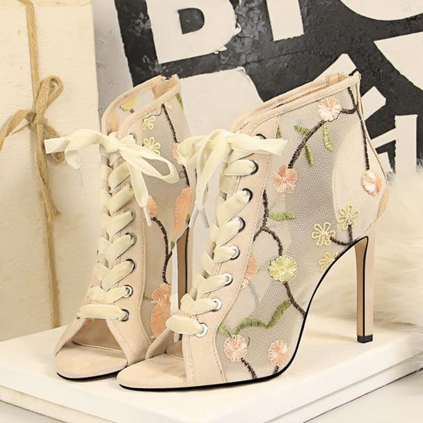 Stylish Women's Embroidered Lace-Up High Heel Boots