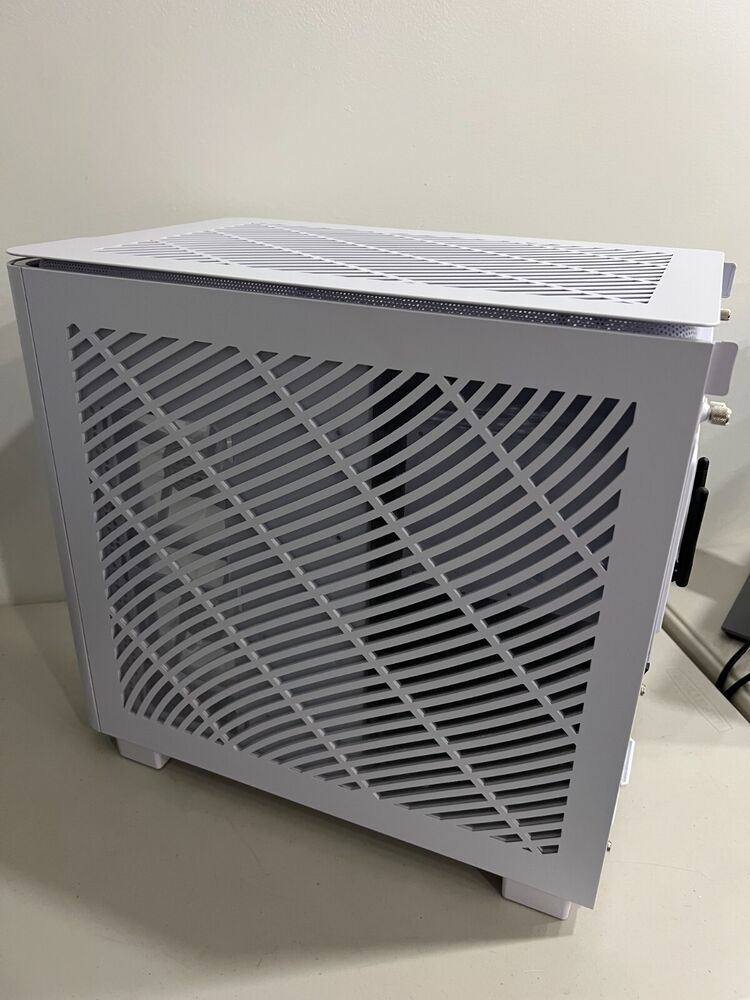 Skytech Gaming PC - AMD Ryzen 7 7700, 3.8GHz, 16GB DDR5 RAM, 1TB SSD, RTX4070 Super