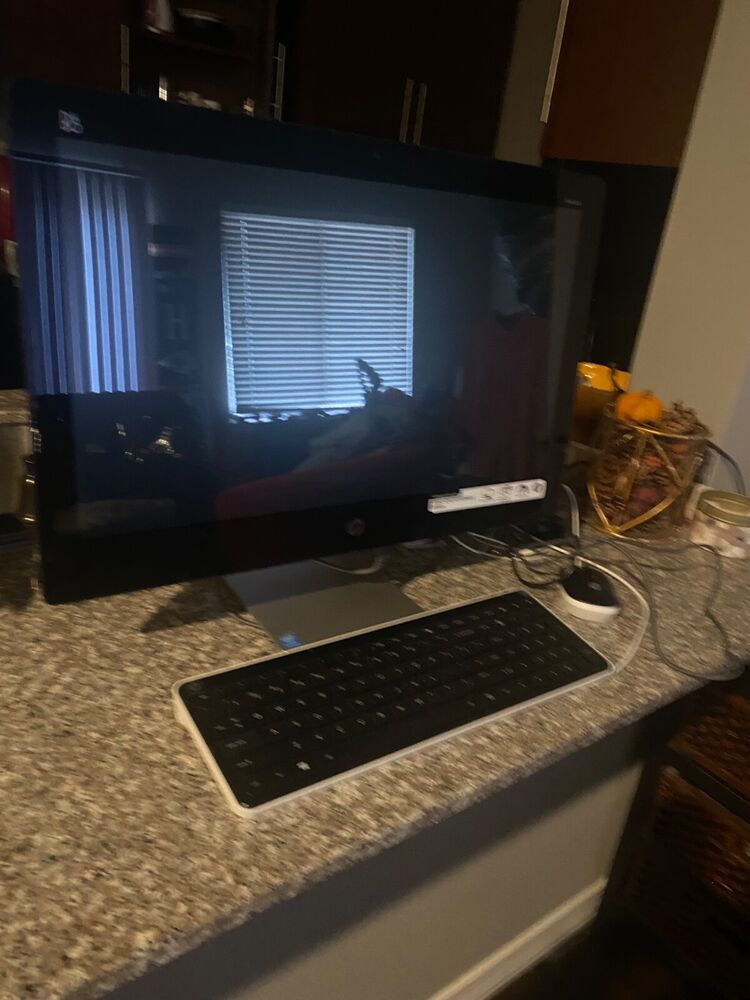 HP All-in-One Desktop Computer 22in a113 with 2.90 GHz, 4.00 GB RAM, Pen and Touch Support