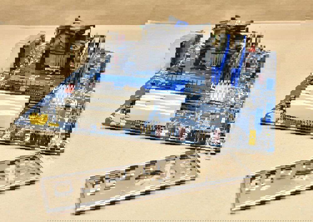Intel DH87MC Motherboard with i5-4430 CPU and 8GB RAM