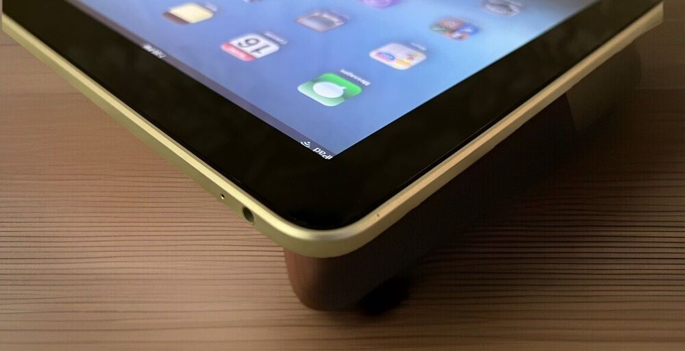 Apple iPad 1st Generation 9.7" 16GB Wi-Fi - Grade B+
