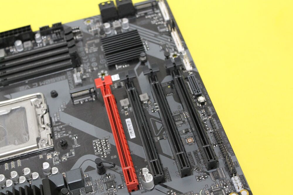 GIGABYTE B650M C V2 AM5 LGA 1718 AMD B650 M-ATX DDR5 WIFI Motherboard