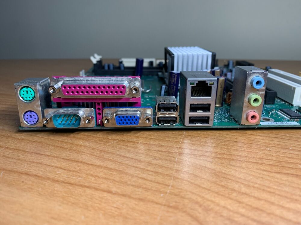 Intel D946GZIS Motherboard with Intel CPU and IO Shield - TESTED